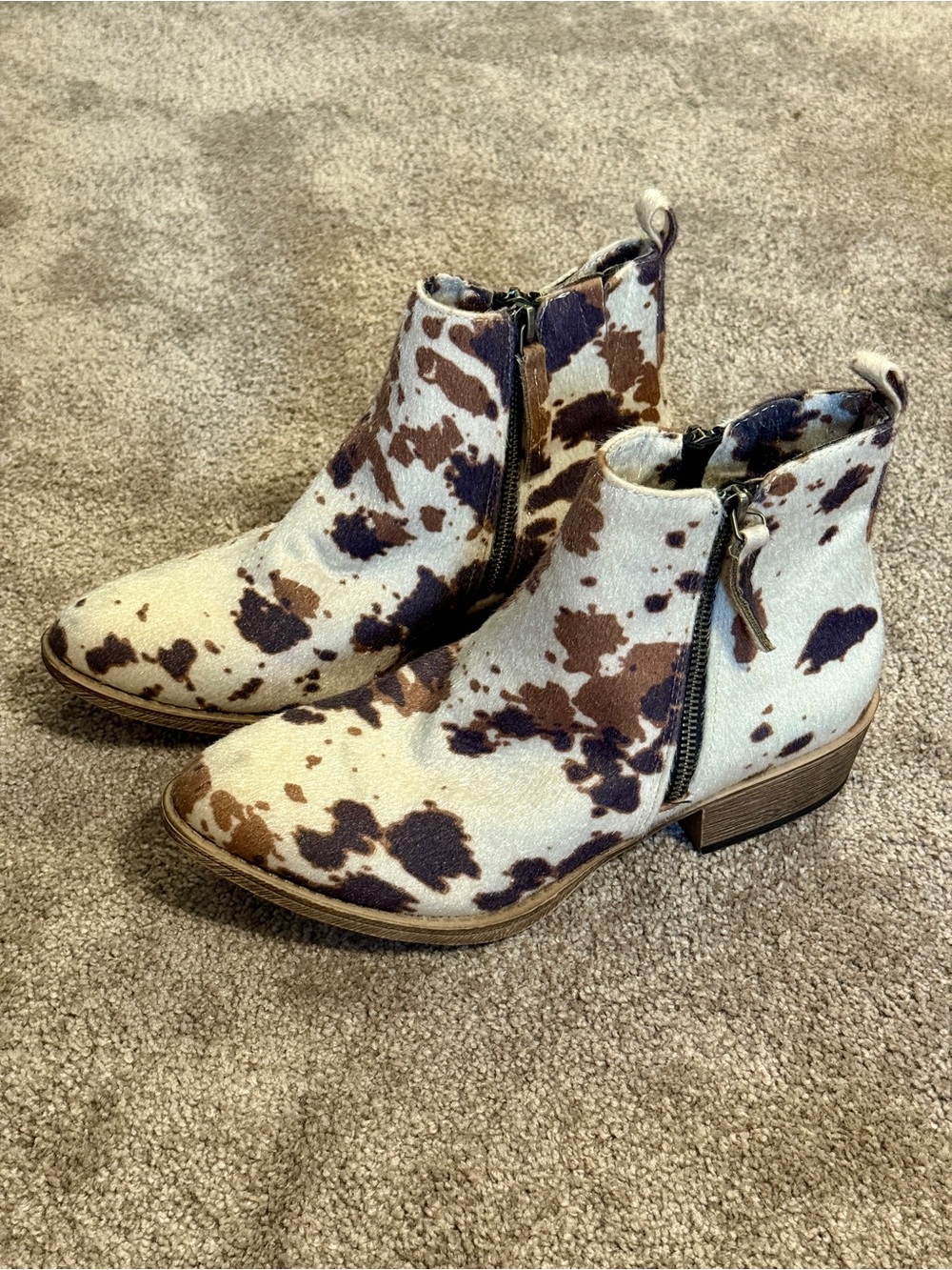 Women's faux Cowhide Print Ankle Boots - Brown & White